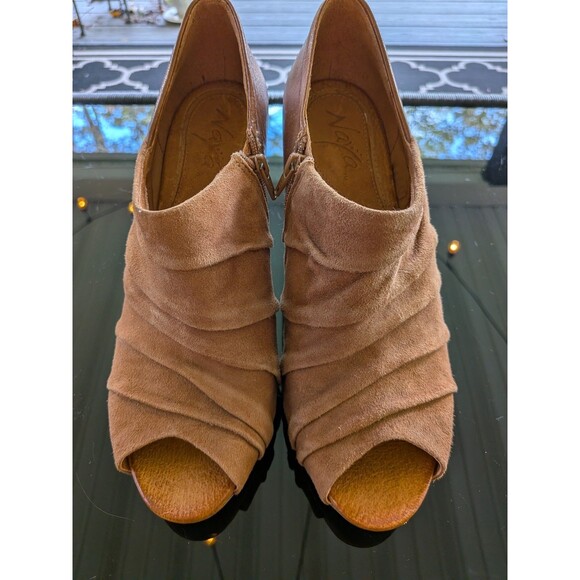 Naya GENESIS Wedge Womens 8.5 Tan Suede Leather PeepToe Bootie Zip Bamboo Heels - Picture 2 of 10